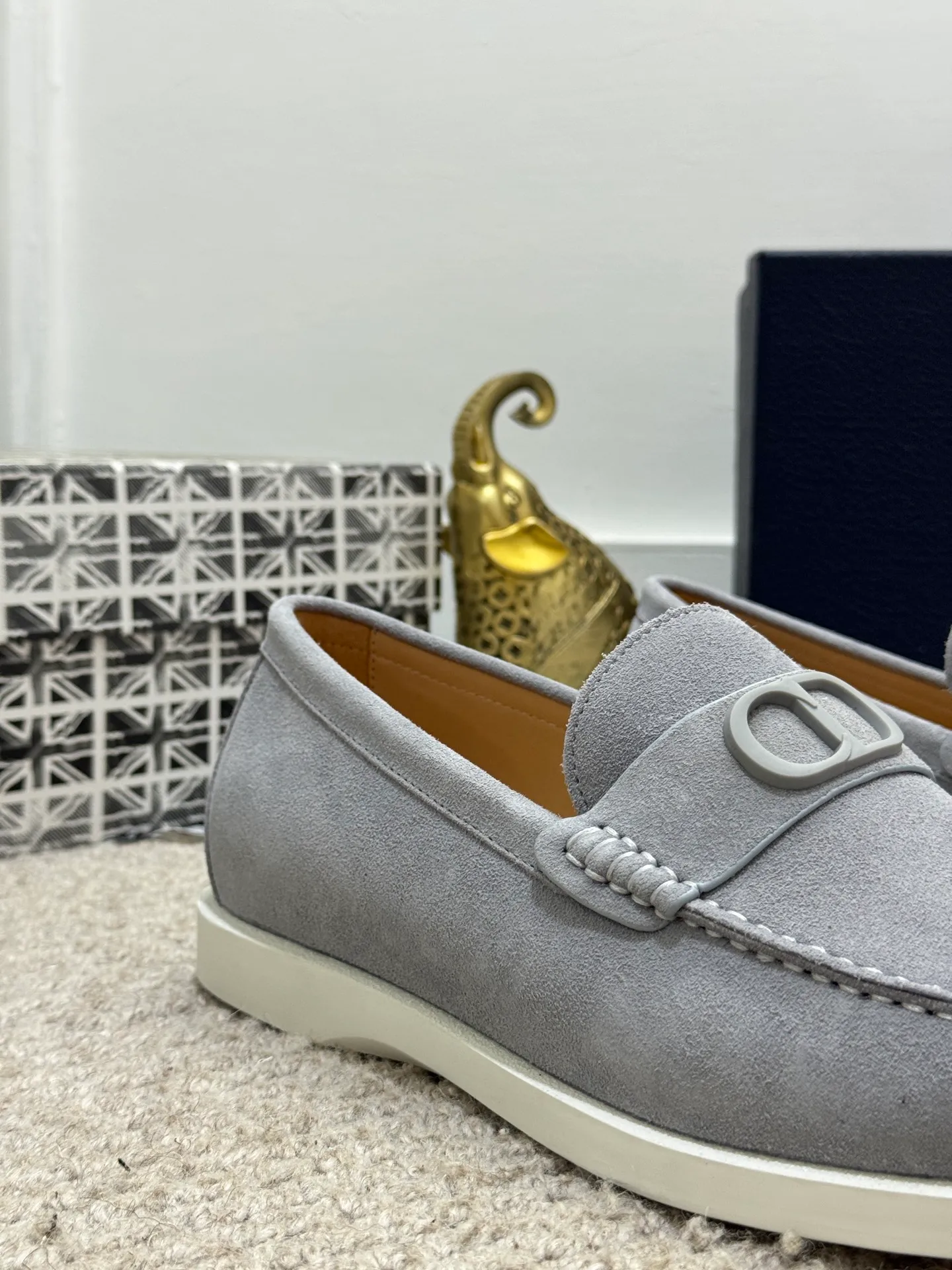 Men's men's shoes 💰480 [New style] 🍺🍺Dior men's casual shoes - a high version of the original one-to-one replica. It is a casual dress shoe. Crafted from luxuriously soft navy suede❤️‍🔥Cow leather lining💘Oblique printed panels on the upper. The lightweight white rubber sole adds sophistication, with an Oblique pattern engraved on the outsole and branding on the back. Size: 38-44 (45, 46 customized